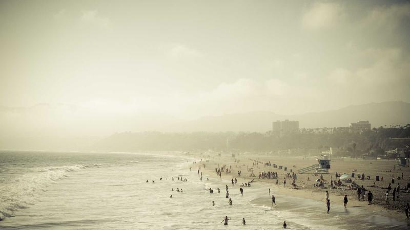 男生单手握78挑战百度单手攥紧搜赢未来新纪录